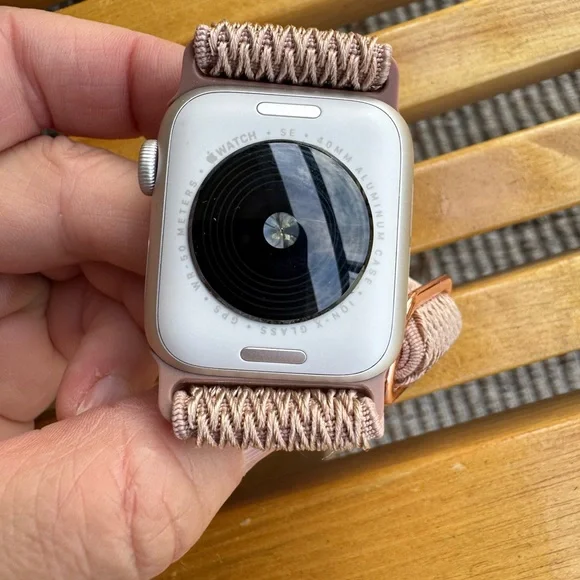 Apple Watch SE (2nd gen) 40mm - Picture 4 of 5